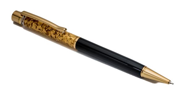 Penna a sfera con incrostazioni di foglie di oro. Penna in metallo nero e  dorato
