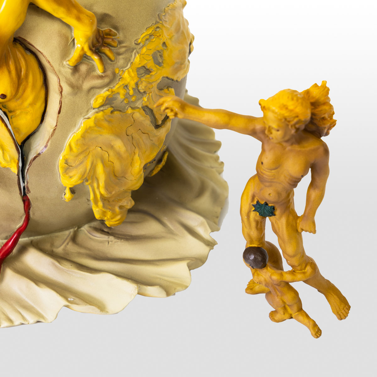 Salvador Dali figurine : Geopoliticus Child Watching the Birth of the New Man (detail n°10)